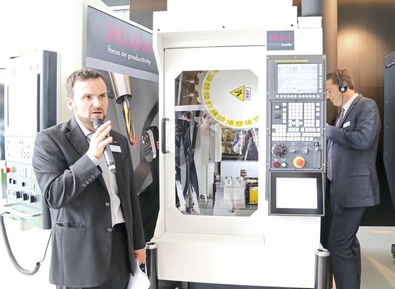 Im Tech-Center bei Blum-Novotest in Grünkraut werden verschiedene Anwendungen der Messtechnik-Lösungen von Blum-Novotest in den Werkzeugmaschinen demonstriert. (Anne Richter, SMM)