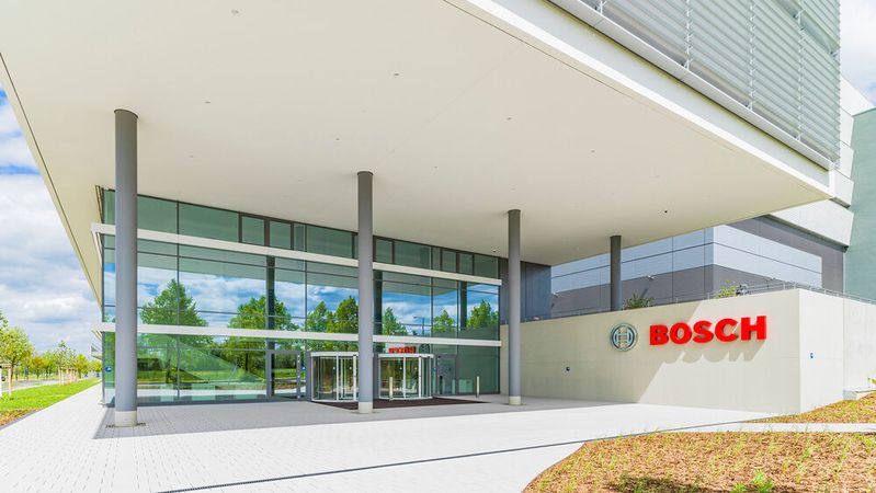 Bosch hat zwar an den deutschen Standorten seiner Mobilitätssparte betriebsbedingte Kündigungen bis 2027 ausgeschlossen, könnte Stellen aber trotzdem über Abfindungsprogramme abbauen.(Bild:  Bosch)