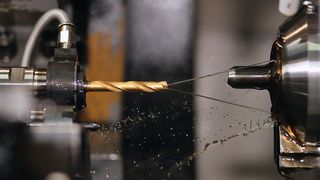 IKZ für Öl und Emulsion individuell nachrüsten: Das System Recool von Rego-Fix ist ausgelegt zum Anbau auf angetriebenen Werkzeugstationen von Drehzentren, Lang- und Revolverdrehmaschinen. (Bild: Rego-Fix)