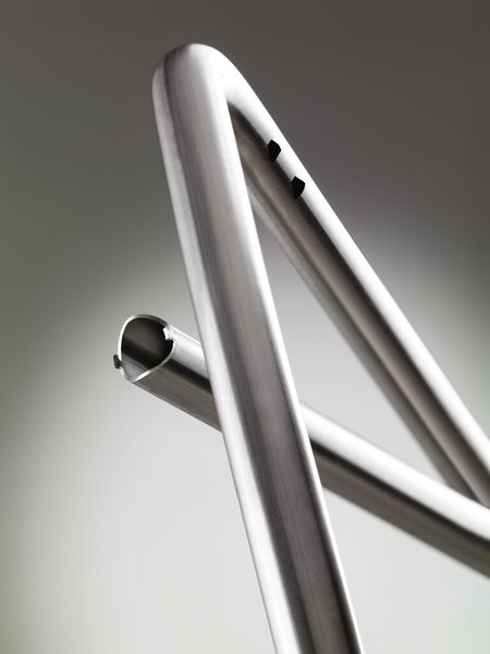 Kein Ausschuss mehr bei Bohrungen und Ausschnitten in gebogenen Rohren: Die Integration von Rohrbiege- und Laserschneidemaschinen bei BLM macht es möglich. (Bild: BLM)