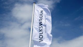 Branchenexperten erwarten, dass es zwischen Tesla und VW zu einem Preiskampf kommt. (Bild: Volkswagen AG)