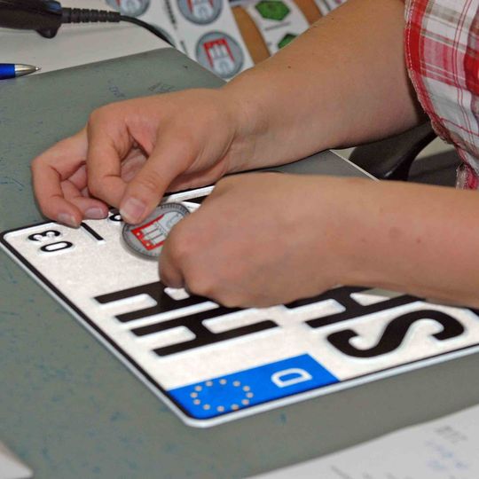 Geschlossene oder nur eingeschränkt geöffnete Zulassungsstellen erschweren dem Autohandel das Geschäft.(Foto:  Dataport)