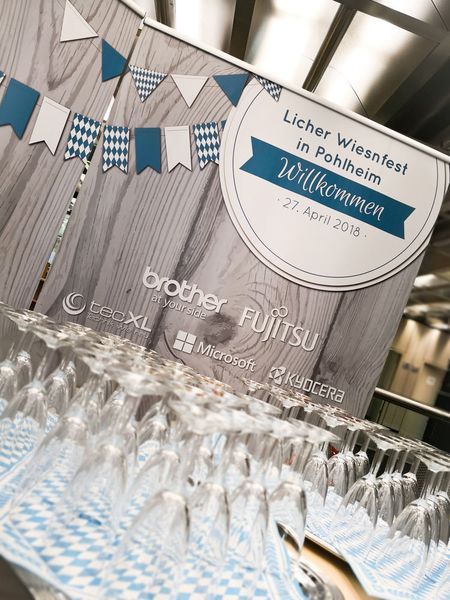 Der Mittag startete gut mit einem Sekt. (COS / IT-BUSINESS)