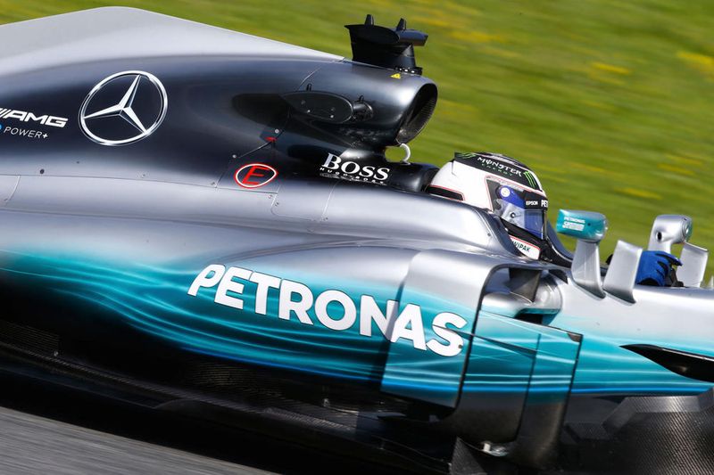 Im Verlauf der Entwicklung wurden bislang mehr als 2000 Runs absolviert. Neben den neuen Formen für den Front- und Heckflügel stellen der Unterboden und die Bargeboards vor den Seitenkästen die wichtigsten Bereiche für aerodynamische Möglichkeiten dar.  (Mercedes-Benz Grand Prix Ltd)