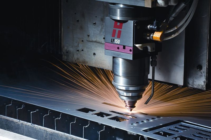 Die neuen Hy-Intensity-Glasfaserlasersysteme lassen sich in eine Vielzahl von Schneidmaschinentypen integrieren. (Bild: Hypertherm)