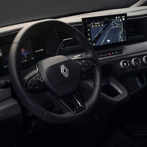 Im Cockpit machen die verwendeten Materialien einen hochwertigen Eindruck, der serienmäßige 10-Zoll-Bildschirm sorgt für einen Hauch Hightech.(Bild:  Renault)