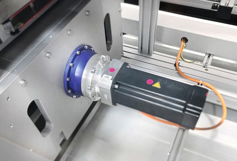 As an integral part of Koch Pac-Systeme's Predictive Pack digital service product, the gearboxes with Cynapse and Wittenstein's Smart Services make it possible to detect damage risks in the packaging specialist's machines at an early stage. (Image:Koch Pac systems)