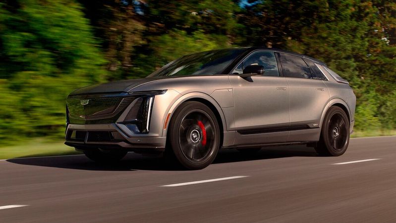 Cadillac bietet den Lyriq in den USA nun auch in einer dynamisierten V-Version an.(Bild:  Cadillac)