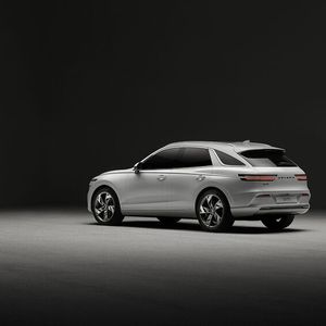 Eine Besonderheit am Heck des Genesis Electrified GV70 ist der Verzicht auf eine Auspuffanlage.(Bild:  Genesis)