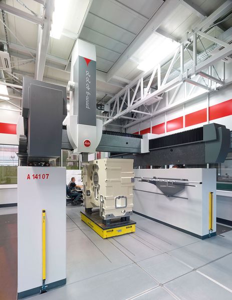 Blick in eine der grössten Messmaschinen der Schweiz, die bei Bruderer auch für Lohnarbeiten eingesetzt wird. (Bild: Bruderer AG)