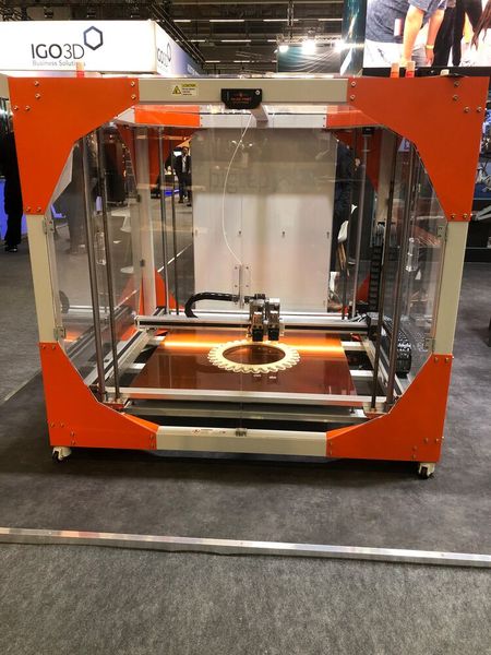 Der 3D-Großformatdrucker BigRep ONE hat bereits über 350 Hersteller überzeugt. Mit einem Bauvolumen von einem Kubikmeter arbeitet der ONE schnell und zuverlässig, um Designs in voller Größe zum Leben zu erwecken. (Bild: VCG/Juliana Pfeiffer)