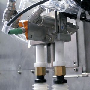 Bild 2: Jeder der vier Greifer verfügt über zwei Sauger. 