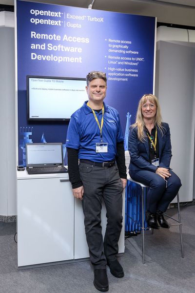 Martin Teetz und Ines Piech (beide OpenText) auf der Enterprise Expo (OpenText)