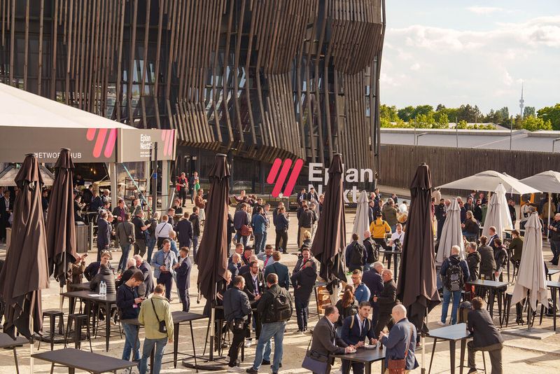 Echtes Festival-Treiben in München und genügend Zeit für den intensiven Austausch von Eplan Experten, Partnern und Kunden weltweit. (Bild: Jasper Ehrich/Eplan)