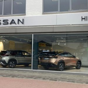 Der Händler präsentiert Nissan-Pkw und -Nutzfahrzeuge auf insgesamt rund 400 Quadratmetern.(Bild:  Nissan)
