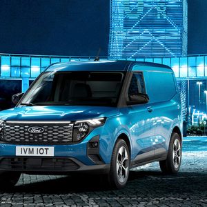 Erstmals gibt es auch einen E-Antrieb.(Bild:  Ford)