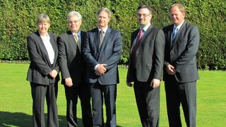 v.l. Yvonne Mitchell – Central Product Manager bei RS Components, Holger Zielke – General Manager Industrial Business Group bei Renesas, Robert Green – CEO von Renesas , Fred Knowles – Global Head of Product Management bei RS Components, Achim Mescher – Director of Distribution Sales Europe, Industrial Business Group, von Renesas. (RS Components)