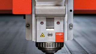 Mit der Flachbettlaseranlage «BySprintFiber» von Bystronic kann das Fertigungs-Center Zumbrunn nun auch bei dickeren Materialien einwandfreie Schnitte lasern. (Bild: Thomas Entzeroth)