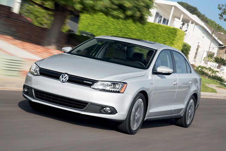 Der Jetta Hybrid soll im Frühjahr 2013 auch nach Europa kommen. Sein Preis dürfte bei rund 30.000 Euro ligen. (Foto: VW)