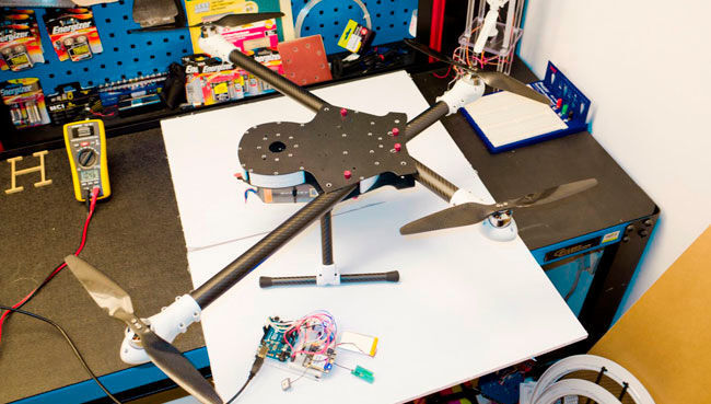 Die Flare 2.0 Drohne kommt zur Rettung von Forschern und Wissenschaftlern in der Wildniss zum Einsatz. (Bild: The UAE Drones for Good Award)