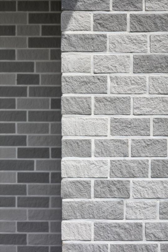 Eine Fassade aus KS-Sichtmauerwerk hält Sturm, Starkregen und großen Temperaturschwankungen dauerhaft stand. (Bild:  palladium.de / KS-Original)