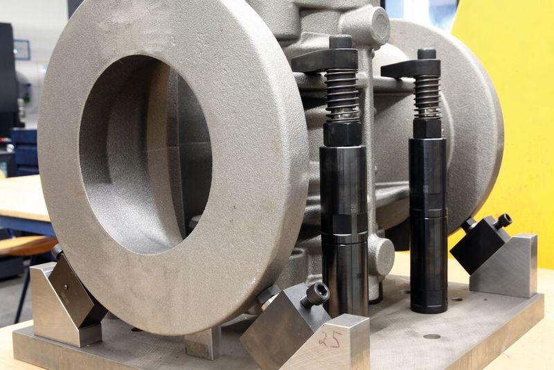 Platz 4: Höhenzylinder von Norelem ermöglichen es, die Spannhaken entsprechend zu erhöhen. (Bild: Kracht GmbH)