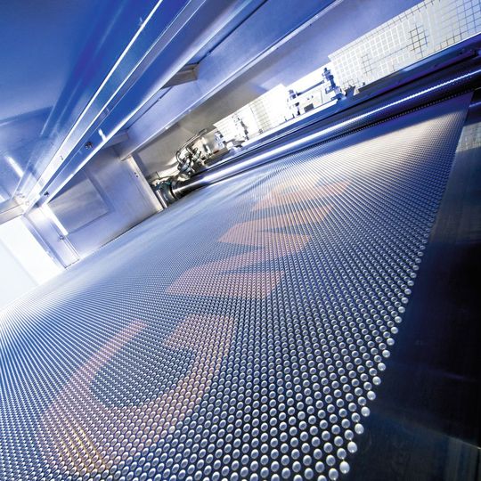 Das Verfahren liefert gleichmäßige Pastillen bei einer stabilen und staubfreien Produktion.(Bild:  Ipco/Busch)