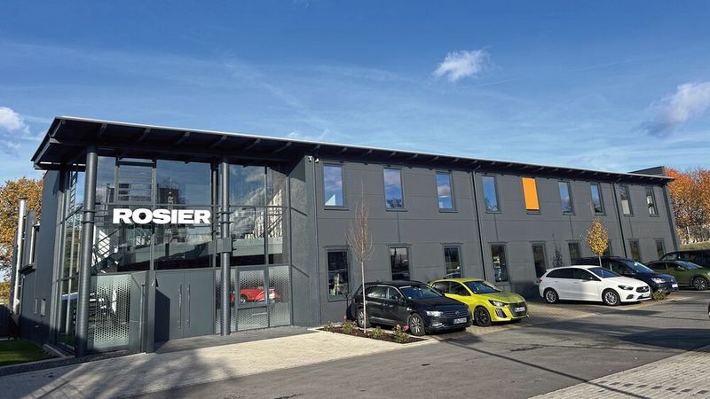 Die Rosier-Gruppe stellt die Weichen für die Zukunft: Das Unternehmen investiert massiv in seinen Ausbau, optimiert Strukturen und Systeme und schärft sein Profil als überregionaler Mobilitätsdienstleister – mit dem Ziel, weiter zu wachsen. (Bild: Rosier)