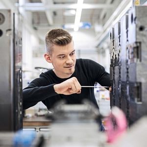 Weidmüller investiert in die Ausbildung junger Menschen. Mehr als 100 Auszubildende beschäftigt das Unternehmen.