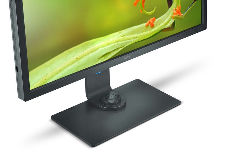 Der Monitorfuß ist gleichzeitig Parkplatz für den OSD-Controller. (Benq)