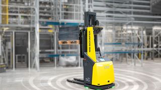 Der AGV-Betrieb ist nur ein Beispiel für die vielfältigen Anwendungsfelder des 5G-Mobilfunkstandards in der Intralogistik. (Bild: SSI Schäfer)