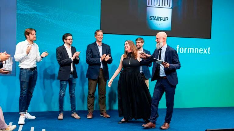 Axolotl Bioscience hat für die Entwicklung des TissuePrint den Start Up Award 2024 erhalten. Dabei handelt es sich um eine für Forschungszwecke geeignete, xenofreie Biotinte für den 3D-Druck menschlicher Gewebemodelle.  (Bild: Formnext)