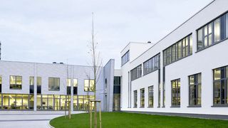 1 Konstruktion, Soft- und Hardwareentwicklung, Produktion und Applikation - alles unter einem Dach: Vor zehn Jahren bezog Gerstel die Firmenzentrale am Eberhard-Gerstel-Platz 1 in Mülheim an der Ruhr. (Gerstel)