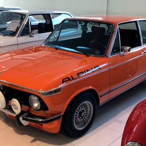 Hollywoodstar Paul Walker kam vor fünf Jahren bei einem Autounfall tragisch ums Leben. Durch die Fast & Furious-Reihe wurde er zum Tuning-Idol und sammelte auch privat exklusive Gefährte, wie diesen BMW Alpina 2002 tii aus dem Jahr 1974. Kostenpunkt: 100.000 Euro.(Bild:  Mobile.de)