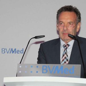 BVMed-Geschäftsführer und Vorstandsmitglied Joachim M. Schmitt betont, dass sich die gesetzlichen Marktzugangsregelungen für Medizinprodukte nach Meinung aller Experten insgesamt bewährt haben