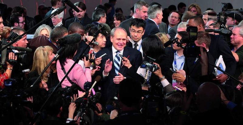 Bei der Pressekonferenz von Chrysler bei der North American International Auto Show (NAIAS) am 11. Januar 2009 in Detroit stand Chrysler-Chef Robert Nardelli im Mittelpunkt der Journalisten. (Archiv: Vogel Business Media)