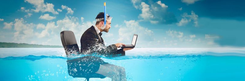 Telefonate oder E-Mails im Urlaub beantworten, steht dem Erholungszweck des Urlaubs entgegen. (Bild:  alphaspirit - stock.adobe.com)