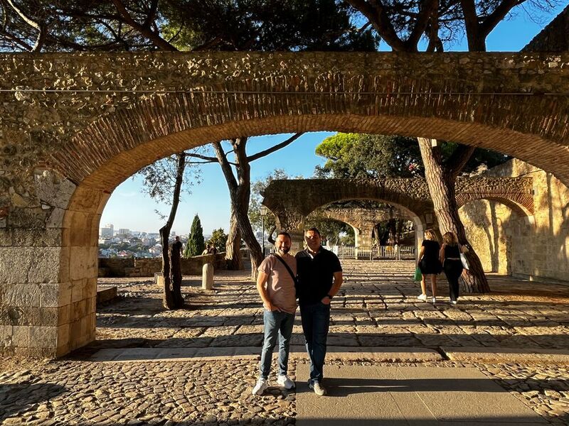 Yener Argüden (l.) hat seinen Dolmetscher Luis da Silva, api, dabei. (Bild: Vogel IT-Medien GmbH)