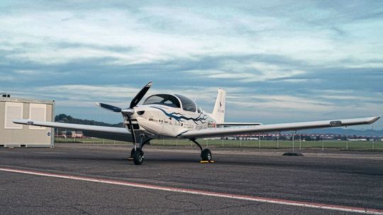 L'e-Sling est le premier avion électrique à être équipé d'un système de batteries modulaire. L'e-Sling est le premier avion électrique à être équipé d'un système de batteries modulaire.