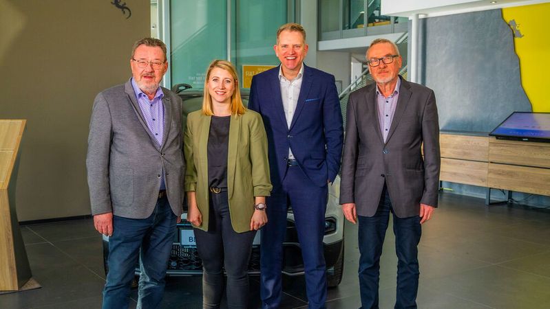 Die Geschäftsführung der Bleker-Gruppe: (v. l). Bernd Bleker, Kathrin Bleker, Christian Voßkamp (Vorsitz) und Hermann Bleker.(Bild:  Bleker-Gruppe)