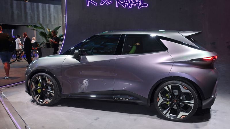 Zu sehen war auch der Cupra Raval, der künftige Elektro-Kleinwagen, der wohl 2025 auf die Straßen kommt. (Bild: Grimm – VCG)