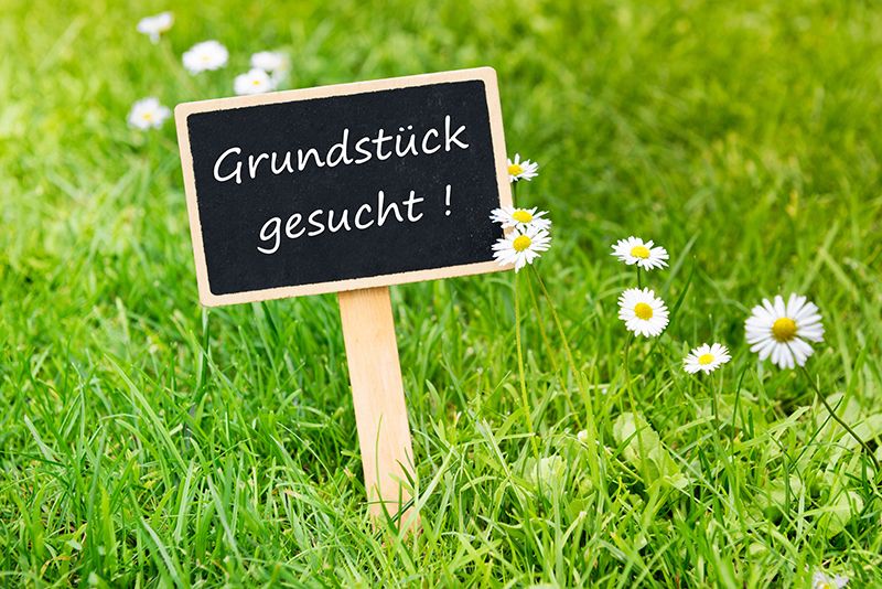 Teurer Grunderwerb für die neue Technische Universität in Nürnberg: Für die neue Uni wurde ein rund 37 Hektar großes ehemaliges Bahngrundstück gewählt, dessen Wert der Gutachterausschuss der Stadt Nürnberg auf rund 46 Millionen Euro taxiert haben soll. Doch der Eigentümer wollte fast das Doppelte. Der Kaufpreis sei „nicht verhandelbar“ gewesen. Also hat die Bayerische Staatsregierung dem Vernehmen nach rund 90 Millionen in die Hand genommen und das Grundstück erworben. (Quelle: BdSt) (schulzie_stock.adobe.com)