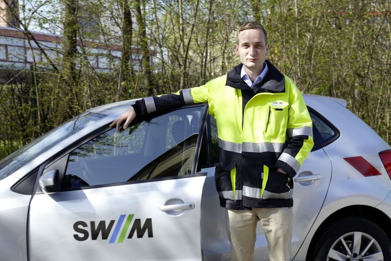 Maximilian Gruner ist als Teamleiter Sekundärtechnik Strom mit seinen Kollegen für die Auswahl der Komponenten im Bereich der Schutztechnik zuständig – die SWM haben sich für den Einsatz von Fame in allen Spannungsebenen entschieden. (Bild: Phoenix Contact)