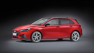 Hyundai hat seine Kompaktbaureihe i30 überarbeitet. Das Facelift umfasst den Fünftürer... (Bild: Hyundai)