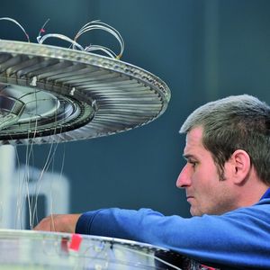 MTU Aero Engines entwickelt den neuen Werkstoff Titanaluminid für Turbinenschaufeln.