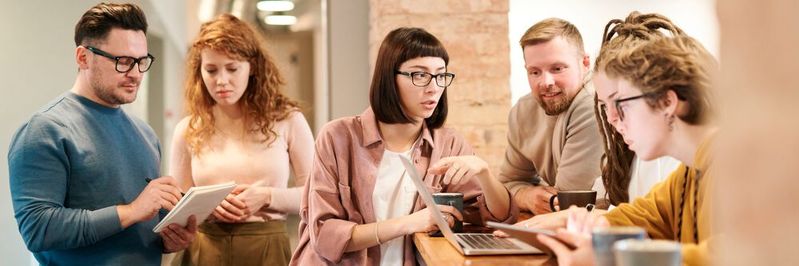 Die Entwicklung einer IIoT-Plattform ist aufwendig – der Rückgriff auf eine bereits vorhandene Infrastruktur ist eine Option.(Bild:  gemeinfrei / Pexels)