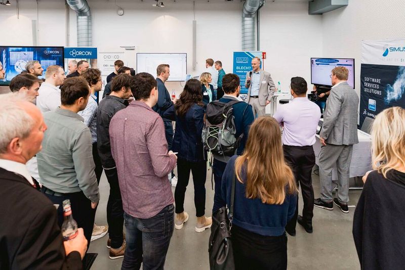 Zahlreiche Partner präsentierten ihre Lösungen für mehr Effizienz in der Produktentwicklung. Es herrschte reger Betrieb an den Ständen. (Bild: Stefan Bausewein/VCG)