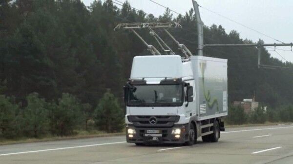 Auch bei einer Vollbremsung ist der Hybrid-LKW leicht beherrschbar (Siemens)