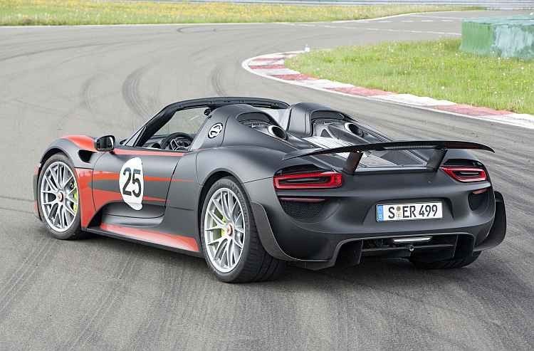 Mit dem neuen Pilot Sport Cup 2 rüstet Michelin Supersportwagen wie den neuen Porsche 918 Spyder aus. (Foto: Michelin)