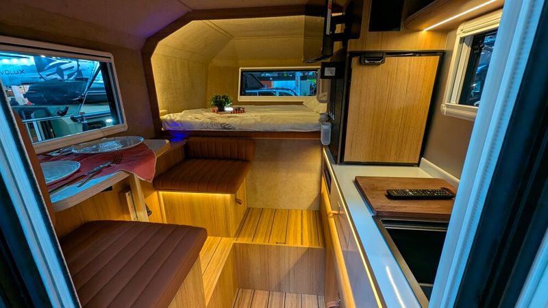 So sieht es in der Wohnkabine für den Tesla Cybertruck aus. (Bild: Mauritz – VCG)